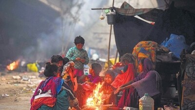 Homeless people sit around a bonfire on a cold winter morning under a National Highway flyover in Gurugram. (Parveen Kumar/HT Photo) Homeless people sit around a bonfire on a cold winter morning under a National Highway flyover in Gurugram. (Parveen Kumar/HT Photo)
