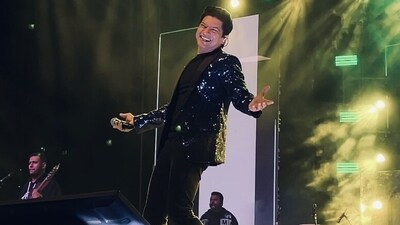 Singer Shaan during his performance in Lucknow (Arpan Charles Anthony) Singer Shaan during his performance in Lucknow (Arpan Charles Anthony)