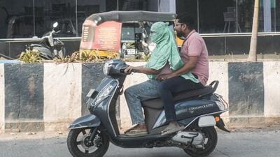 The air quality in Pune was recorded at moderate level with an AQI of 121 on Monday. People complained of foggy condition earlier in the day. (Shankar Narayan/HT PHOTO) The air quality in Pune was recorded at moderate level with an AQI of 121 on Monday. People complained of foggy condition earlier in the day. (Shankar Narayan/HT PHOTO)