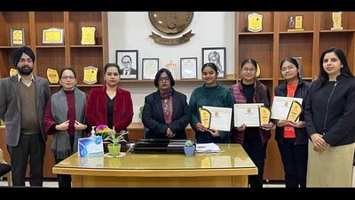 The students of Government College For Girls, Ludhiana bagged 2nd position at Inter College Quiz Competition on February 12, 2024. (HT Photo)