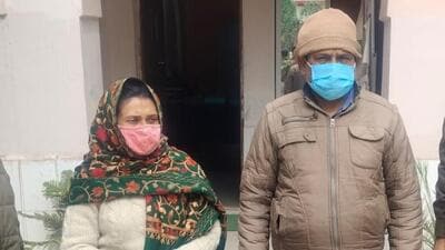 The suspects Rajesh Prasad, 43, a private firm employee in Noida, and his homemaker wife Khushboo (32)in police custody. (HT Photo) The suspects Rajesh Prasad, 43, a private firm employee in Noida, and his homemaker wife Khushboo (32)in police custody. (HT Photo)