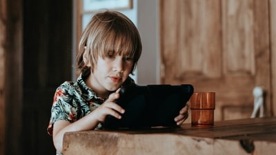 Substance abuse: Parents who abuse drugs or alcohol may be emotionally unavailable or exhibit unpredictable behavior, creating an unstable and traumatic environment for their children. (Unsplash) Substance abuse: Parents who abuse drugs or alcohol may be emotionally unavailable or exhibit unpredictable behavior, creating an unstable and traumatic environment for their children. (Unsplash)