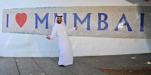 YouTuber Khalid Al Ameri on the streets of Mumbai. (Anshuman Poyrekar/ HT)