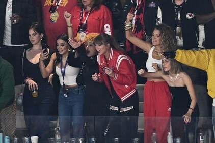 US singer-songwriter Taylor Swift (3rd R), US singer-songwriter Lana Del Rey (L), US rapper Ice Spice (3rd L), Ashley Avignone (R) and US actress Blake Lively attend Super Bowl LVIII between the Kansas City Chiefs and the San Francisco 49ers at Allegiant Stadium in Las Vegas, Nevada, February 11, 2024. (AFP) US singer-songwriter Taylor Swift (3rd R), US singer-songwriter Lana Del Rey (L), US rapper Ice Spice (3rd L), Ashley Avignone (R) and US actress Blake Lively attend Super Bowl LVIII between the Kansas City Chiefs and the San Francisco 49ers at Allegiant Stadium in Las Vegas, Nevada, February 11, 2024. (AFP)
