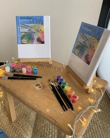 Exchange your paintings as gifts when you meet (Instagram) Exchange your paintings as gifts when you meet (Instagram)