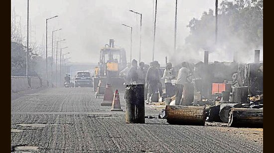 The stretch of Southern Bypass elevated road will remain closed for three weeks to facilitate re-carpeting. (Gurpreet Singh/HT)