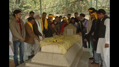 ‘Mazar’ of Nazeer Akbarabadi in Tajganj. (HT FILE)