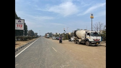 A Mohali resident, said, “I was supposed to go to Sonepat for an important meeting on Tuesday, but my family insisted that I postpone it due to the protest.” (HT Photo) A Mohali resident, said, “I was supposed to go to Sonepat for an important meeting on Tuesday, but my family insisted that I postpone it due to the protest.” (HT Photo)