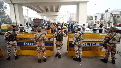 Farmers Protest: Traffic in and out of Delhi has been severely impacted due to security arrangments on account of farmers' protest. (Photo by Sanchit Khanna / Hindustan Times) Farmers Protest: Traffic in and out of Delhi has been severely impacted due to security arrangments on account of farmers' protest. (Photo by Sanchit Khanna / Hindustan Times)