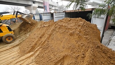 Farmers Protest LIVE Updates: Haryana Police and other Security officials put pile of sand as a preventive measure. (Photo by Sanchit Khanna / Hindustan Times) Farmers Protest LIVE Updates: Haryana Police and other Security officials put pile of sand as a preventive measure. (Photo by Sanchit Khanna / Hindustan Times)