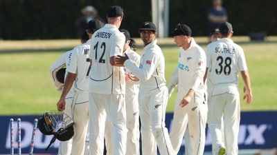 New Zealand's Kyle Jamieson (L) and Rachin Ravindra (C) celebrate (AFP)