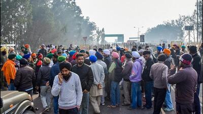 Farmers at Shambhu on the Patiala-Ambala border for their Dilli Chalo march on Tuesday morning. (PTI Photo) Farmers at Shambhu on the Patiala-Ambala border for their Dilli Chalo march on Tuesday morning. (PTI Photo)