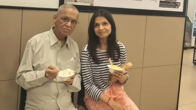 Narayana Murthy with daughter Akshata at Bengaluru's Corner House ice creams in Jayanagar. (X/@devipsingh) Narayana Murthy with daughter Akshata at Bengaluru's Corner House ice creams in Jayanagar. (X/@devipsingh)