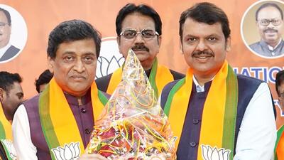 Maharashtra Dy CM Devendra Fadnavis welcomes Ashok Chavan into the party, at the party office in Mumbai on Tuesday. (ANI) Maharashtra Dy CM Devendra Fadnavis welcomes Ashok Chavan into the party, at the party office in Mumbai on Tuesday. (ANI)