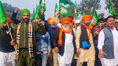 Farmers, mainly from Punjab, accompanied by Haryana and Uttar Pradesh counterparts, began their ‘Chalo Delhi’ march on Tuesday after their meeting with the Union government remained inconclusive.&nbsp; (PTI)