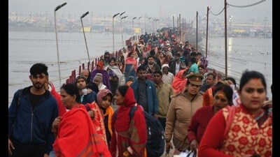 Pilgrims arriving at Magh Mela area on the eve of Basant Panchami in Prayagraj on February 13. (HT photo) Pilgrims arriving at Magh Mela area on the eve of Basant Panchami in Prayagraj on February 13. (HT photo)