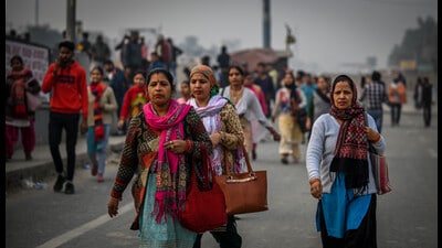 Police have put up barricades and placed concrete slabs on the road to prevent the protesting farmers from entering Delhi. (Raj K Raj/HT) Police have put up barricades and placed concrete slabs on the road to prevent the protesting farmers from entering Delhi. (Raj K Raj/HT)