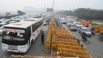 Delhi Police officials put up barricades as a preventive measure after the 'Delhi Chalo' protest call by farmers. (HT Photo/Parveen Kumar) Delhi Police officials put up barricades as a preventive measure after the 'Delhi Chalo' protest call by farmers. (HT Photo/Parveen Kumar)