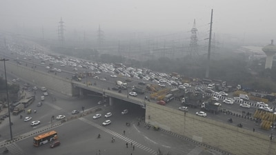 The police had on Monday issued a traffic advisory, warning commuters of possible diversions on various routes due to the planned farmers' march to Delhi. They urged commuters to use metro rail services instead. (HT Photo/Raj K Raj) The police had on Monday issued a traffic advisory, warning commuters of possible diversions on various routes due to the planned farmers' march to Delhi. They urged commuters to use metro rail services instead. (HT Photo/Raj K Raj)