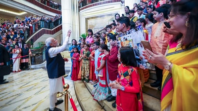 Prime Minister Narendra Modi being welcomed by members of the Indian community upon his arrival at a hotel, in Abu Dhabi, UAE. (PTI) Prime Minister Narendra Modi being welcomed by members of the Indian community upon his arrival at a hotel, in Abu Dhabi, UAE. (PTI)