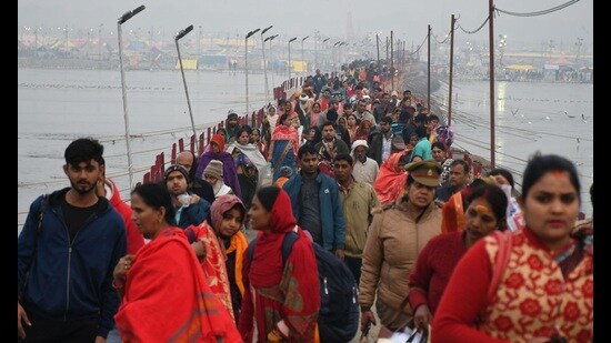 Pilgrims arriving at Magh Mela area on the eve of Basant Panchami in Prayagraj on February 13. (HT photo)