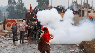 A protester runs from tear gas, as farmers march towards New Delhi, at Shambhu, a border crossing between Punjab and Haryana states, India, February 14, 2024. REUTERS/Anushree Fadnavis (Reuters) A protester runs from tear gas, as farmers march towards New Delhi, at Shambhu, a border crossing between Punjab and Haryana states, India, February 14, 2024. REUTERS/Anushree Fadnavis (Reuters)