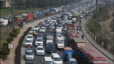 At NH24 in Delhi on Wednesday. (Raj K Raj/HT Photo) At NH24 in Delhi on Wednesday. (Raj K Raj/HT Photo)