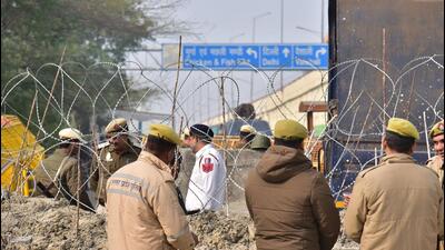 Except for a thick contingent of police at the heavily barricaded UP Gate border, the area was devoid of protesters as farmers from UP and Uttarakhand are yet to join the protest. (Sakib Ali/HT Photo) Except for a thick contingent of police at the heavily barricaded UP Gate border, the area was devoid of protesters as farmers from UP and Uttarakhand are yet to join the protest. (Sakib Ali/HT Photo)