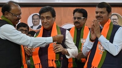 Former Congress leader MLA Ashok Chavan being welcomed into the BJP by state unit chief Chandrashekhar Bawankule and other party leaders at BJP office in Mumbai on Tuesday (HT Photo/Anshuman Poyrekar) Former Congress leader MLA Ashok Chavan being welcomed into the BJP by state unit chief Chandrashekhar Bawankule and other party leaders at BJP office in Mumbai on Tuesday (HT Photo/Anshuman Poyrekar)