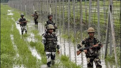 Officials said the BSF personnel manning the border outpost in Makwal came under fire from across the border, prompting a strong retaliation (HT File) Officials said the BSF personnel manning the border outpost in Makwal came under fire from across the border, prompting a strong retaliation (HT File)