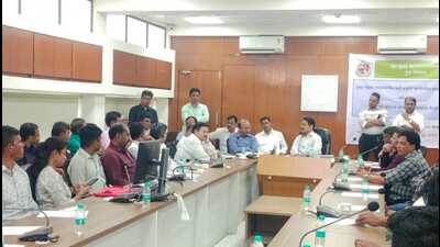 The Brihanmumbai Municipal Corporation (BMC) officials on Wednesday held a consultation meeting with the residents of Manori in Malad. (HT Photo) The Brihanmumbai Municipal Corporation (BMC) officials on Wednesday held a consultation meeting with the residents of Manori in Malad. (HT Photo)