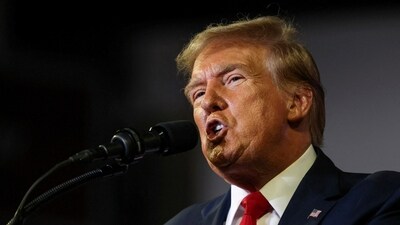Amidst a week of multiple court appearances, including federal criminal charges and a New York pretrial hearing, Donald Trump faces a legal whirlwind. REUTERS/Sam Wolfe/File Photo (REUTERS)