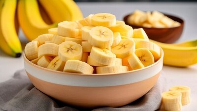 Banana: High in fibre, bananas are a good source of prebiotics that can support the growth of beneficial bacteria in the gut. (Freepik) Banana: High in fibre, bananas are a good source of prebiotics that can support the growth of beneficial bacteria in the gut. (Freepik)