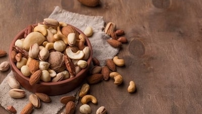 5 amazing dry fruits that can help speed up weight loss (Freepik) 5 amazing dry fruits that can help speed up weight loss (Freepik)