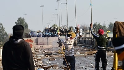 Farmers protest: Police fired tear gas as protesters tried to breach barricades. (Ravi Kumar/ Hindustan Times)