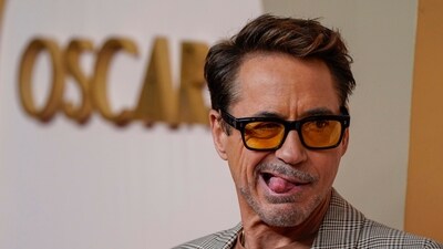 The first attempts at the photo didn't go well. When they finally got a few that worked, Robert Downey Jr., supporting actor nominee for Oppenheimer, who had been shouting joke instructions to the group of several hundred, leapt up, pumped a fist and shouted “yeah!” then turned and began applauding his fellow nominees. (AP)