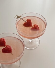 A gin cocktail with straberries (Instagram) A gin cocktail with straberries (Instagram)