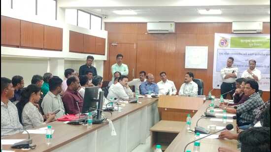 The Brihanmumbai Municipal Corporation (BMC) officials on Wednesday held a consultation meeting with the residents of Manori in Malad. (HT Photo)