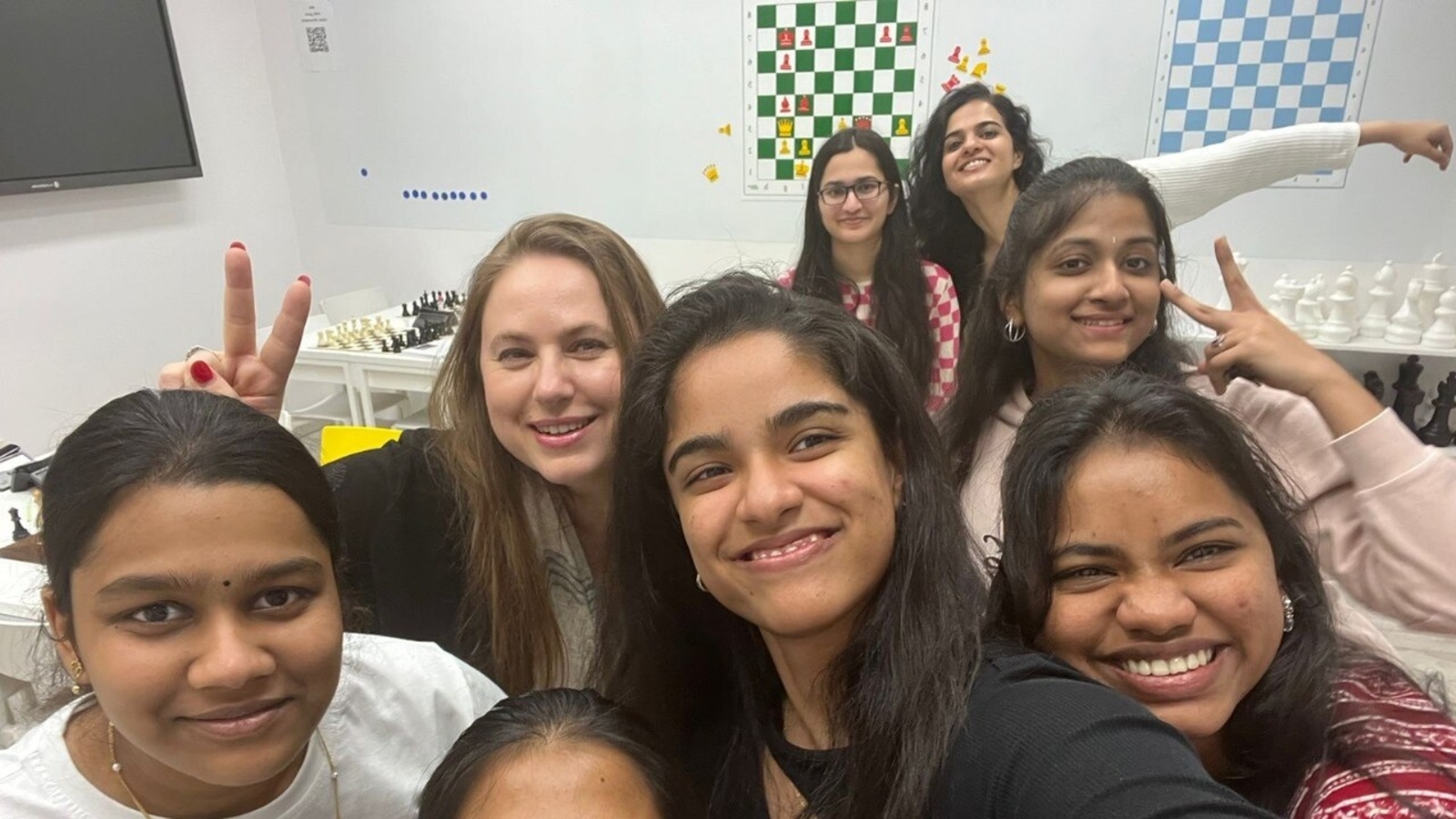 How Judit Polgar recreated her early training with a group of chess players
