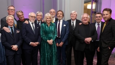 At the event, Britain's Queen Camilla met various actors, who have played Hamlet including Brian Cox, Jeremy Irons and David Mitchell. She smiles as she poses with (Left to right) Alex Jennings, Freddie Fox, Jeremy Irons, Brian Cox, Tom Courtenay, Peter Egan, Robert Lindsay, Martin Jarvis, Simon Russell Beale, Robert Powell and Samuel West at the Celebration Of Shakespeare at Grosvenor House in London. (AFP)