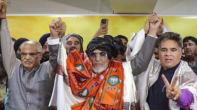 Former minister Sayed Mushtaq Bukhari joining BJP in the presence of Jammu and Kashmir unit president Ravinder Raina. (PTI) Former minister Sayed Mushtaq Bukhari joining BJP in the presence of Jammu and Kashmir unit president Ravinder Raina. (PTI)