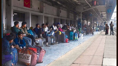 Passengers at Ludhiana Railway station after farmers protest on Thursday. (Gurpreet Singh/HT) Passengers at Ludhiana Railway station after farmers protest on Thursday. (Gurpreet Singh/HT)