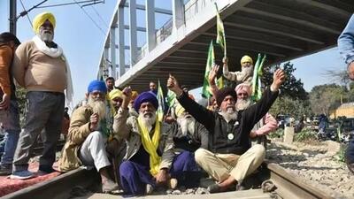 The Samyukta Kisan Morcha (SKM), an umbrella body of 37 farm unions, along with central trade unions, have called for Bharat bandh on Friday to press for their demands before the Union government amid the ongoing protest by the farmers on the Punjab-Haryana borders. (Representational Image/HT Photo) The Samyukta Kisan Morcha (SKM), an umbrella body of 37 farm unions, along with central trade unions, have called for Bharat bandh on Friday to press for their demands before the Union government amid the ongoing protest by the farmers on the Punjab-Haryana borders. (Representational Image/HT Photo)
