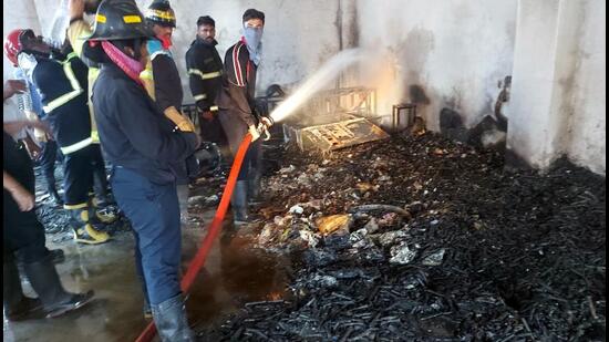 A fire incident that occurred in Talawade at a unit that engaged in manufacturing sparkle candles claimed 14 lives of labourers working in the unit. (HT FILE)