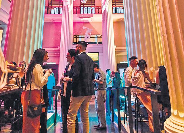 In New Zealand, Auckland Museum has an annual Valentine’s Day singles event, Mingle At The Museum. In New Zealand, Auckland Museum has an annual Valentine’s Day singles event, Mingle At The Museum.