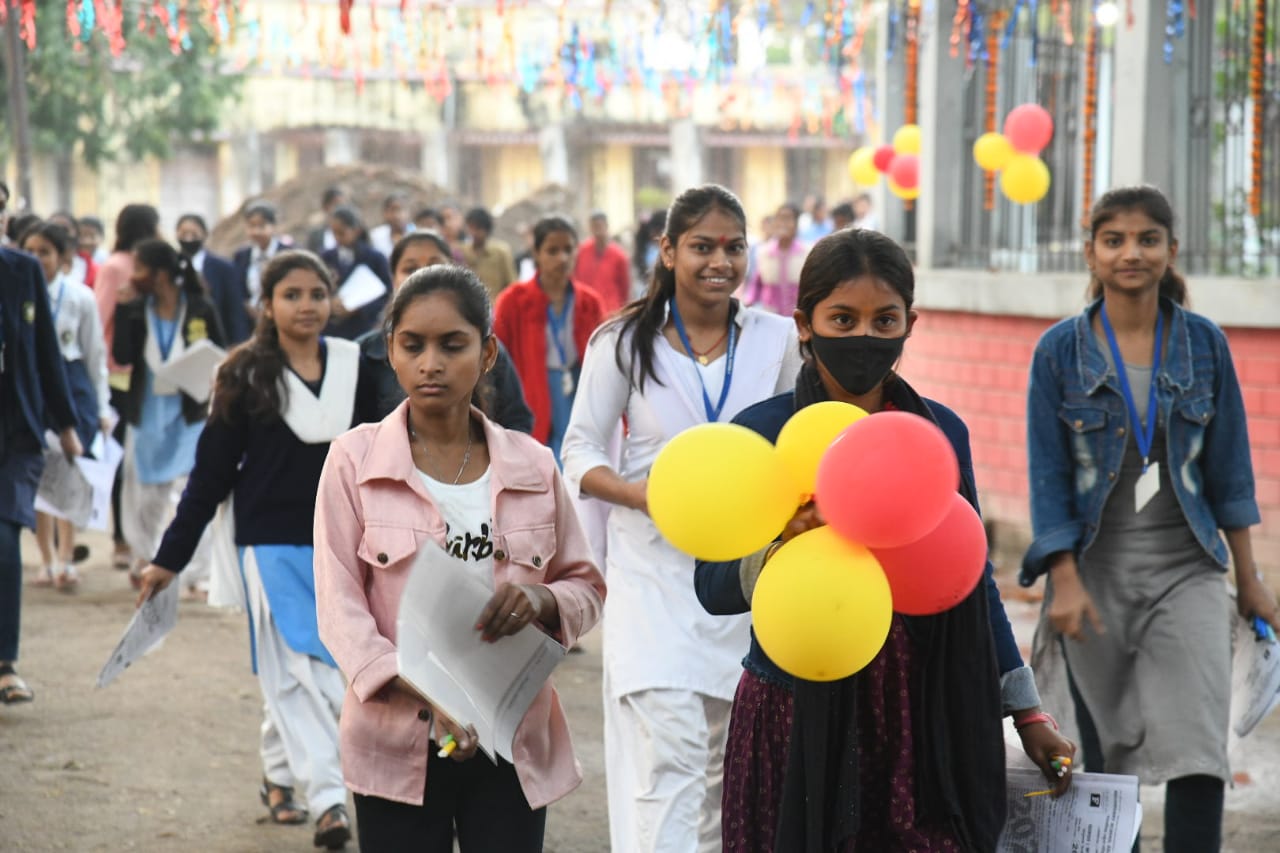 BSEB 10th Exam 2024: Students coming out of exam hall (Santosh Kumar ) BSEB 10th Exam 2024: Students coming out of exam hall (Santosh Kumar )