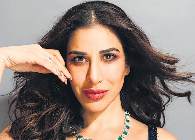 Growing up in London, Sophie Choudry used to watch her mum apply stunning eye makeup.