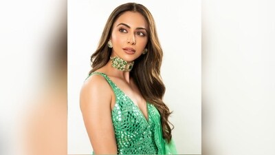 With the help of hairstylist Aliya Shaik, Rakul styled her luscious tresses into soft curls and left them open in the middle partition, beautifully cascading down her shoulders and complementing her chic look. (Instagram/@rakulpreet) With the help of hairstylist Aliya Shaik, Rakul styled her luscious tresses into soft curls and left them open in the middle partition, beautifully cascading down her shoulders and complementing her chic look. (Instagram/@rakulpreet)