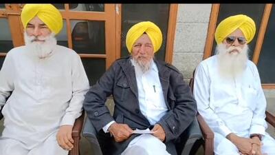 Bharatiya Kisan Union (Ekta-Ugrahan) president Joginder Ugrahan (centre) with committee members in Sangrur on Friday. (HT Photo) Bharatiya Kisan Union (Ekta-Ugrahan) president Joginder Ugrahan (centre) with committee members in Sangrur on Friday. (HT Photo)