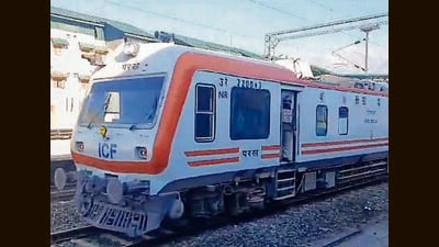 Commissioner railways safety also inspected the tracks, tunnels, electrification, railway stations and allied infrastructure. (HT Photo) Commissioner railways safety also inspected the tracks, tunnels, electrification, railway stations and allied infrastructure. (HT Photo)